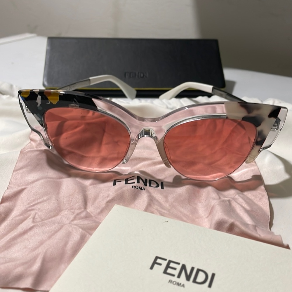 FENDI Cat-eye Sunglasses